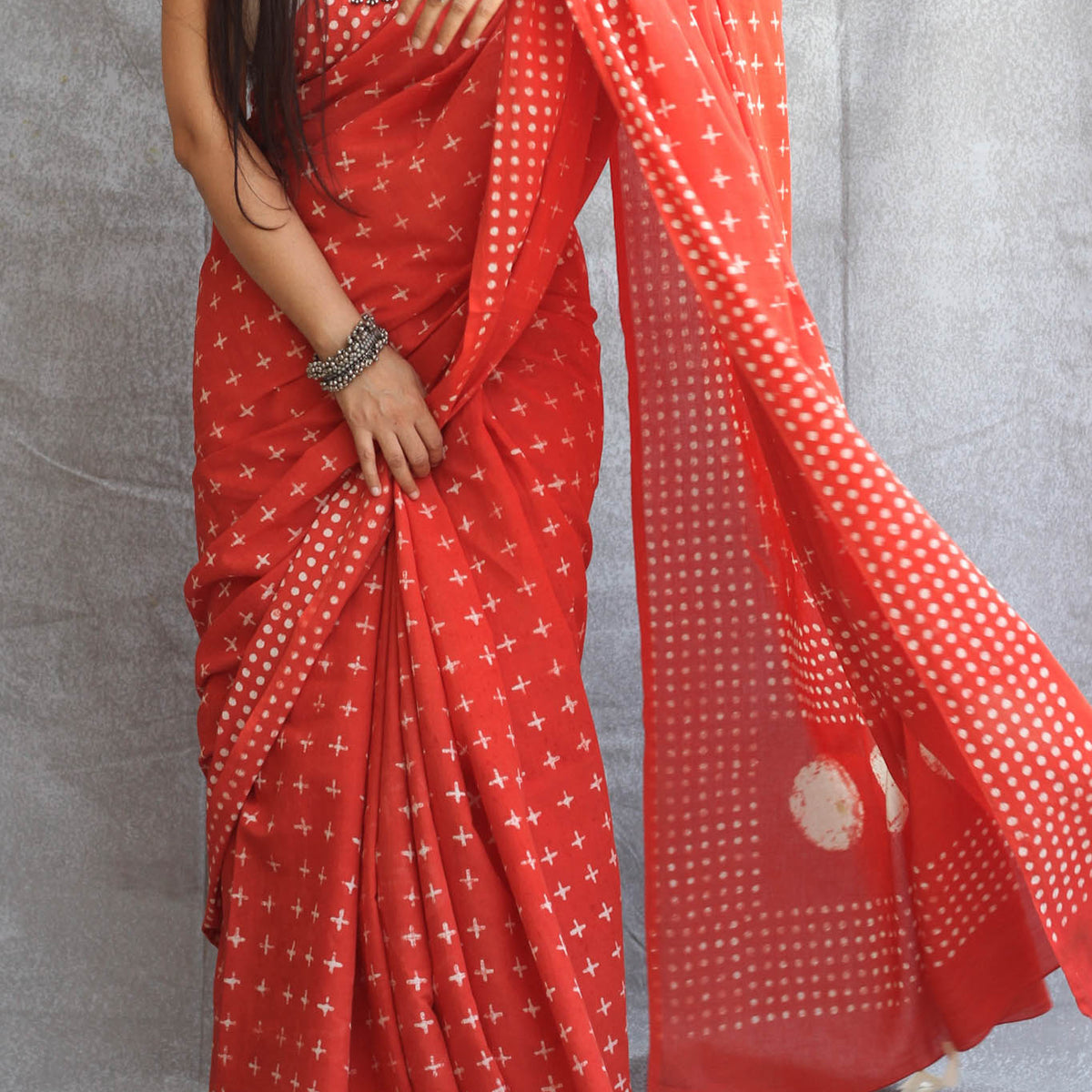 Surkh : Red Dabu Print Saree – Gray and Green Store