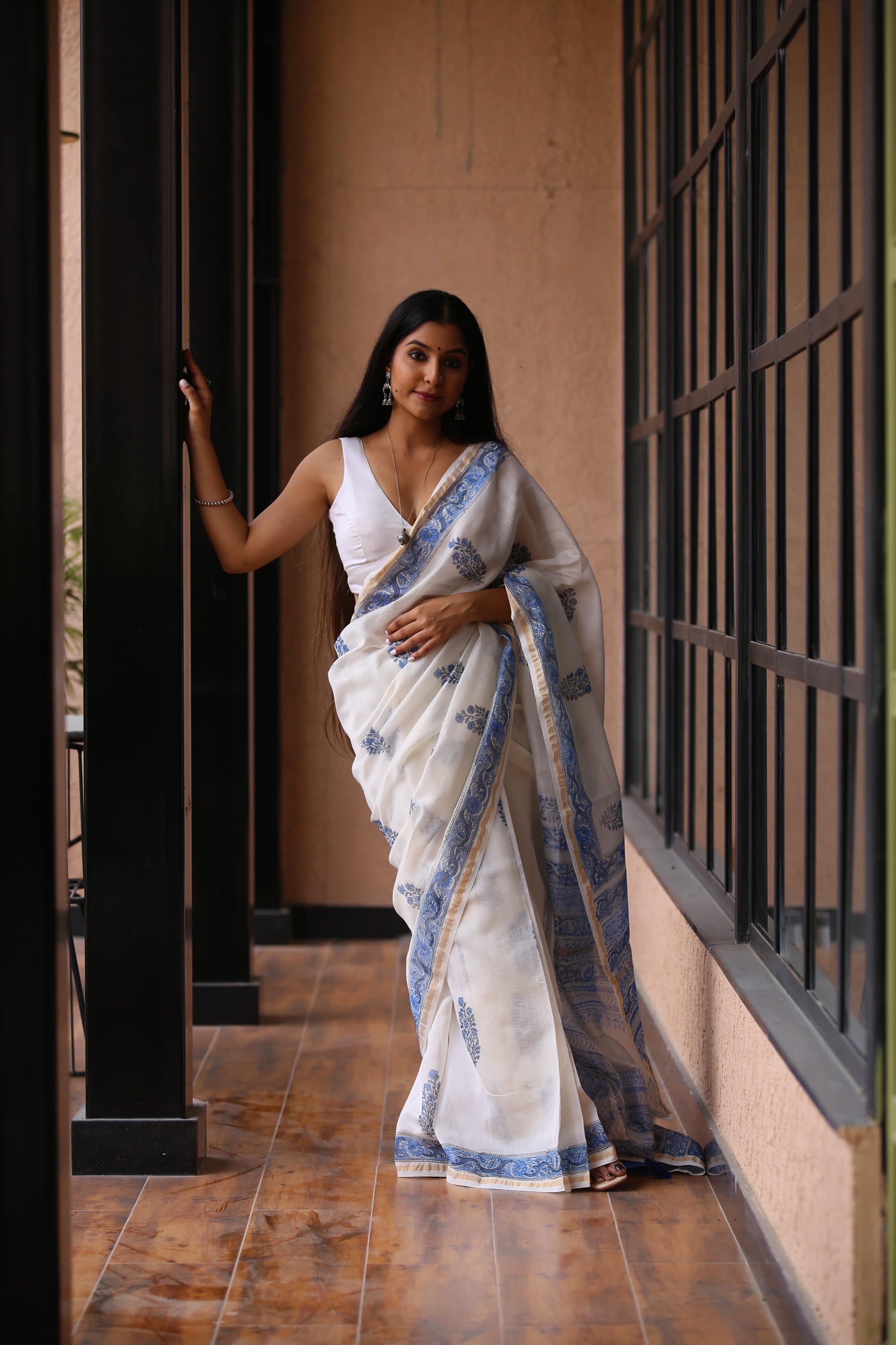 WHITE COTTON SAREE WITH HAND PAINTED BLUE ALPANA – ShopBollyWear.Com